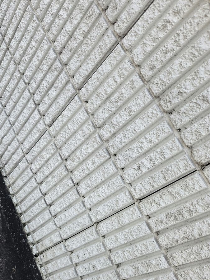 外壁の高圧洗浄を進めています