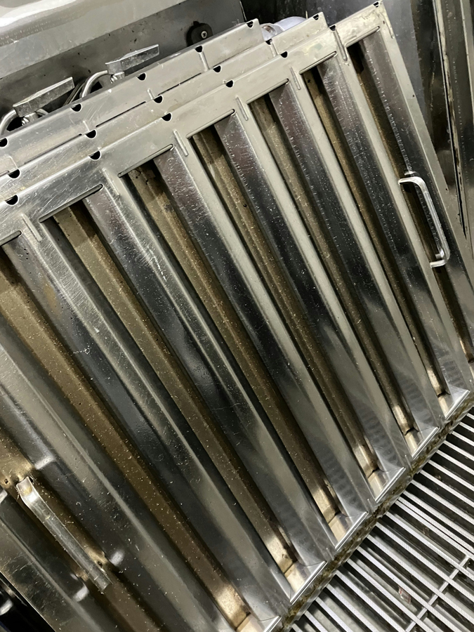 定期的なダクト清掃で快適な店内環境を