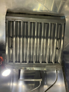 深谷店　店内ダクトの定期清掃後