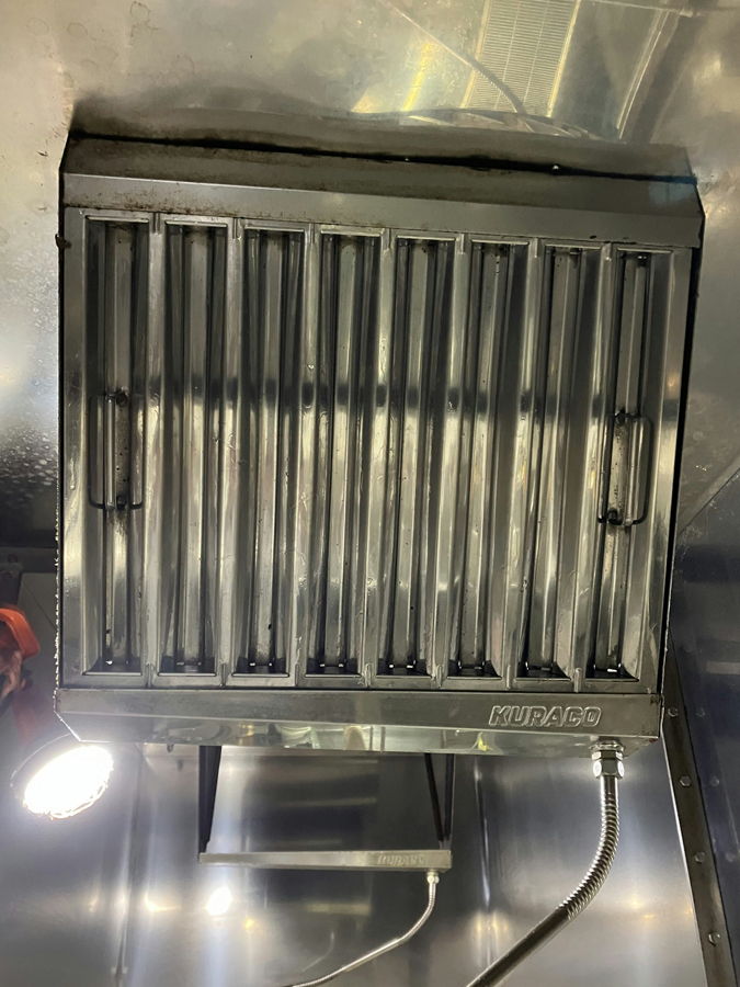 深谷店　店内ダクトの定期清掃後