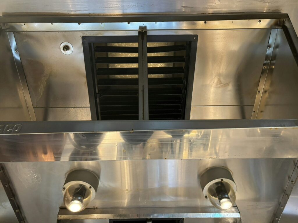 【樹モール店】定期メンテナンスとしてダクト清掃