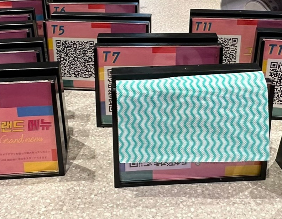 店舗入口まわりの看板・ドラム缶・POP類の清掃