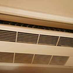 各卓上エアコンのフィルターおよび枠の清掃