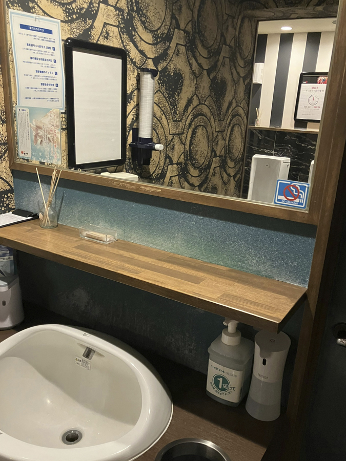 店内に小さな癒し空間を。ミニ枯山水を設置しました