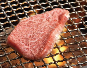 焼肉セナラ　肉を焼く動画